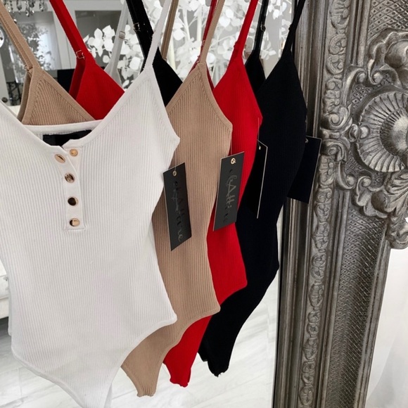 ekAttire | Kendra in Red - Picture 4 of 11